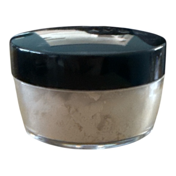 Avon Ideal Flawless Loose Powder - Translucent - Picture 4 of 4